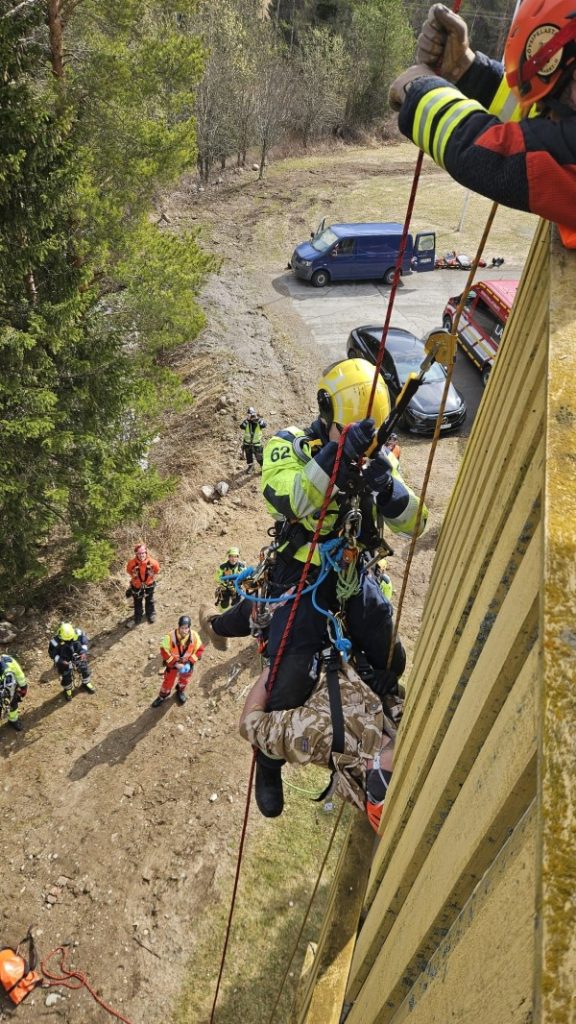 Rope Rescue 576x1024